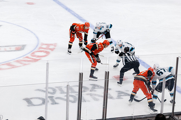 101624_ANAHEIM_DUCKS_0402