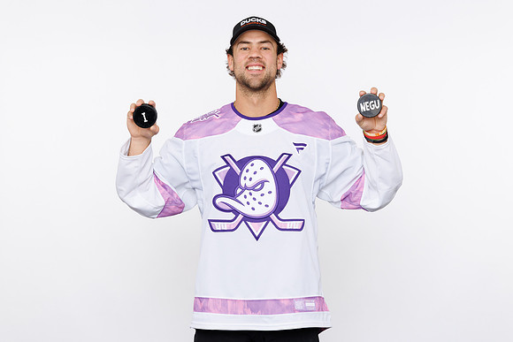 091125_ANAHEIM_DUCKS_034
