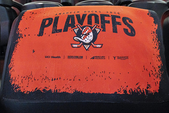 051026_ANAHEIM_DUCKS_010