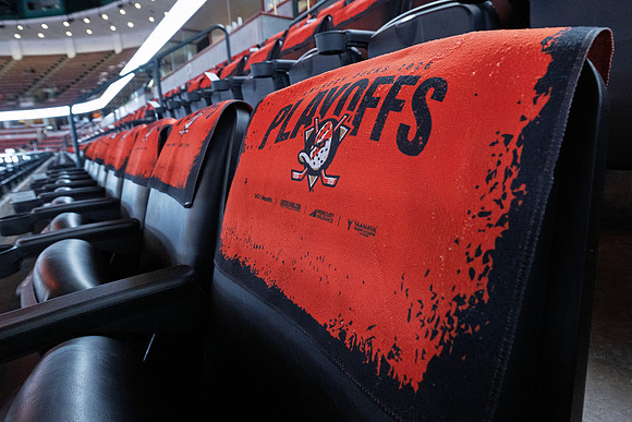 051026_ANAHEIM_DUCKS_014