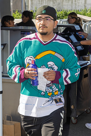 051026_ANAHEIM_DUCKS_040