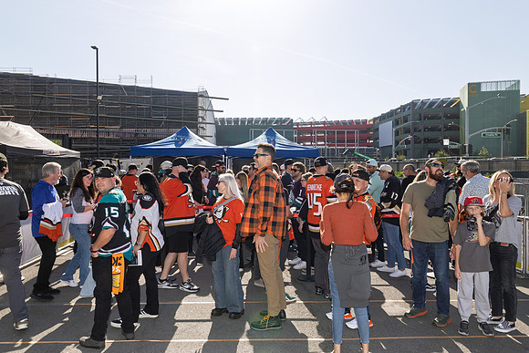 051026_ANAHEIM_DUCKS_050