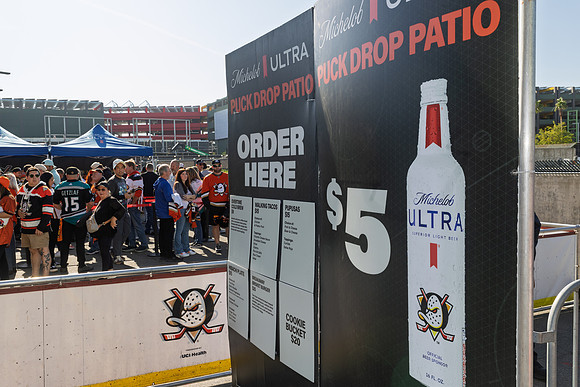 051026_ANAHEIM_DUCKS_053
