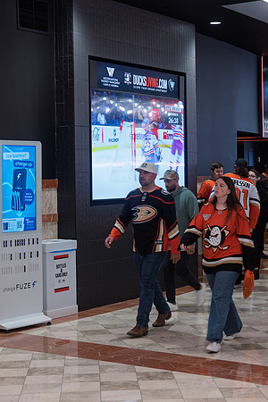 051026_ANAHEIM_DUCKS_200
