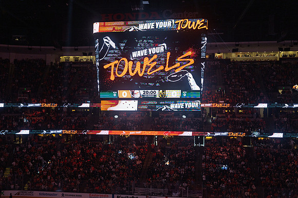 051026_ANAHEIM_DUCKS_320