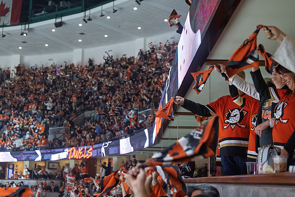 051026_ANAHEIM_DUCKS_337