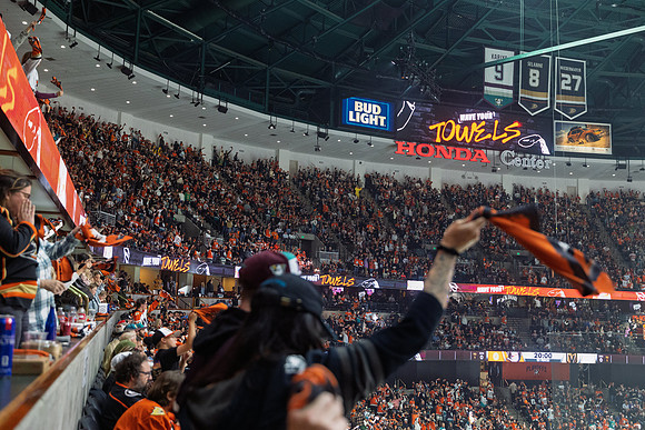 051026_ANAHEIM_DUCKS_360