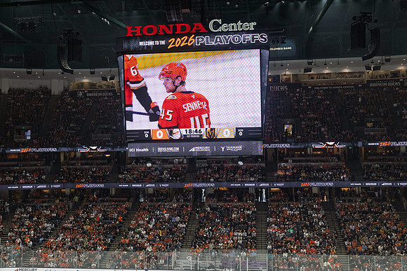 051026_ANAHEIM_DUCKS_366