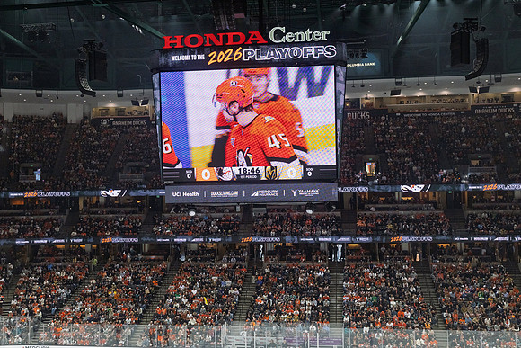 051026_ANAHEIM_DUCKS_370