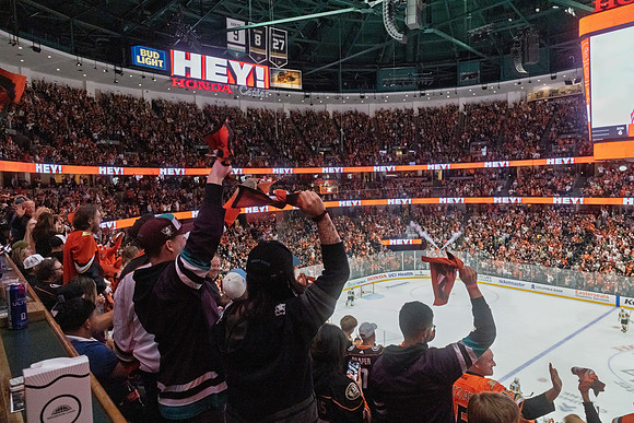 051026_ANAHEIM_DUCKS_620