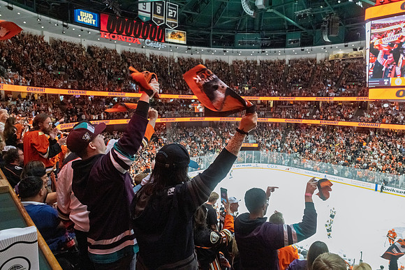 051026_ANAHEIM_DUCKS_630