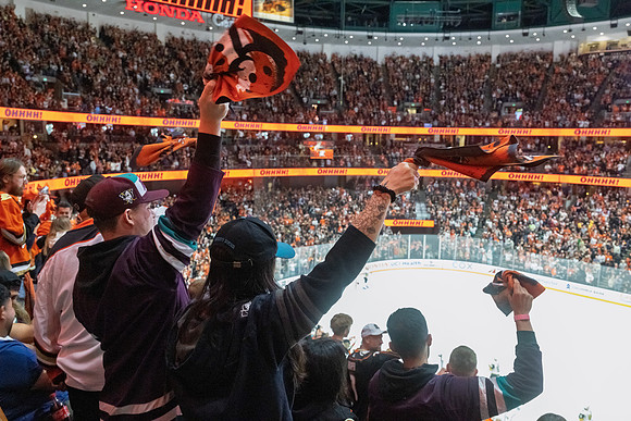 051026_ANAHEIM_DUCKS_639