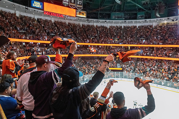 051026_ANAHEIM_DUCKS_640