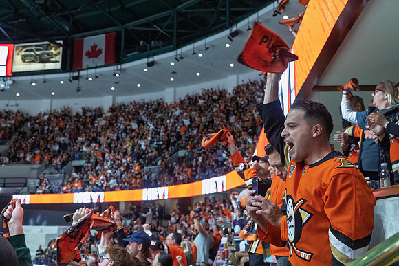 051026_ANAHEIM_DUCKS_650
