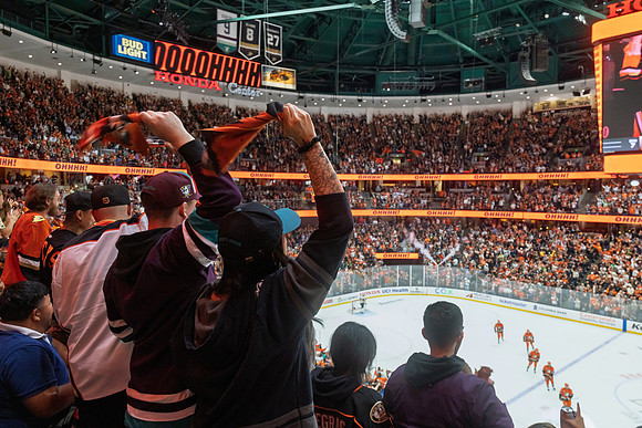 051026_ANAHEIM_DUCKS_737