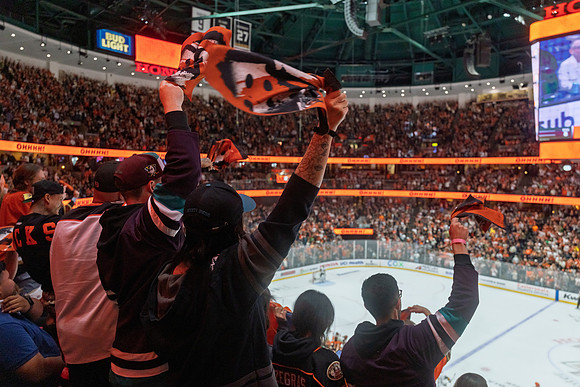 051026_ANAHEIM_DUCKS_738