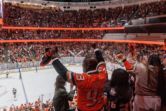 051026_ANAHEIM_DUCKS_1080