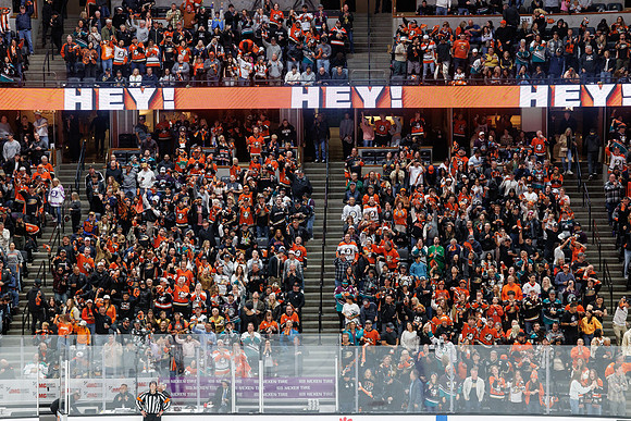 051026_ANAHEIM_DUCKS_1094