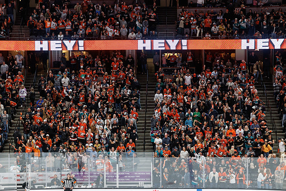 051026_ANAHEIM_DUCKS_1096