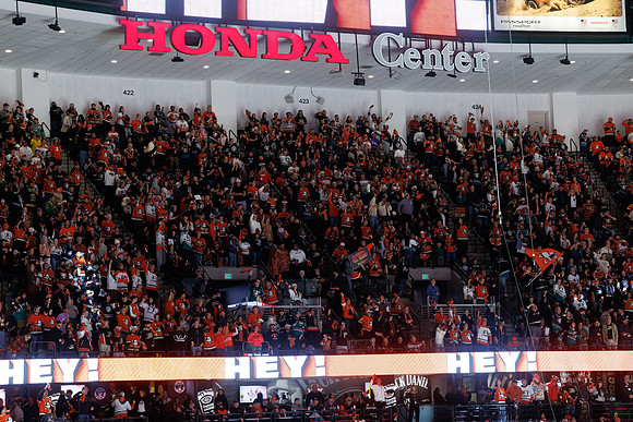 051026_ANAHEIM_DUCKS_1103