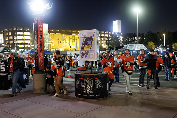 051026_ANAHEIM_DUCKS_1108