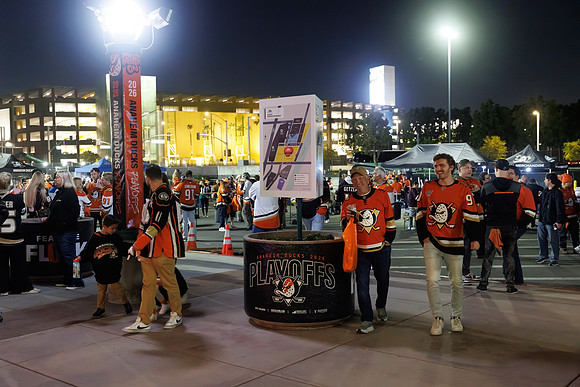 051026_ANAHEIM_DUCKS_1109