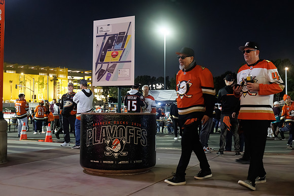 051026_ANAHEIM_DUCKS_1111
