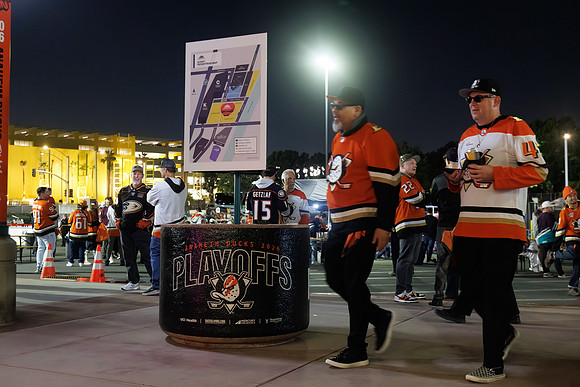 051026_ANAHEIM_DUCKS_1112
