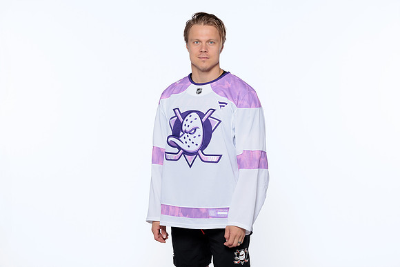 090926_ANAHEIM_DUCKS_RMR57371