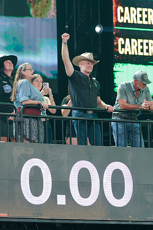091326_HONDA_CENTER_RMR14205
