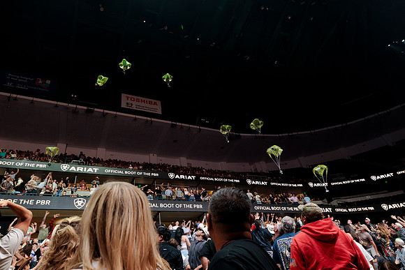 091326_HONDA_CENTER_RMR15627