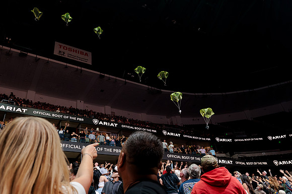 091326_HONDA_CENTER_RMR15602