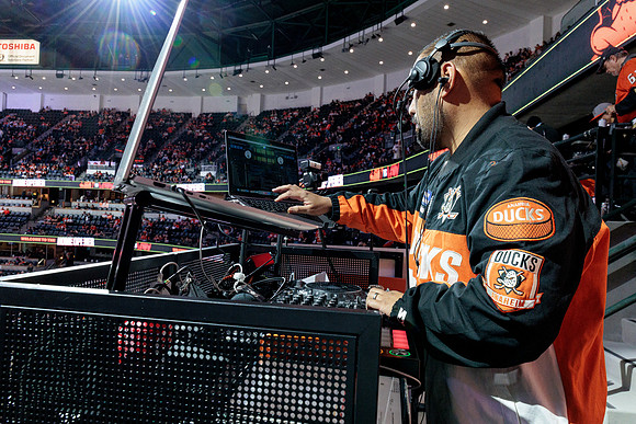 100426_ANAHEIM_DUCKS_RMR15345