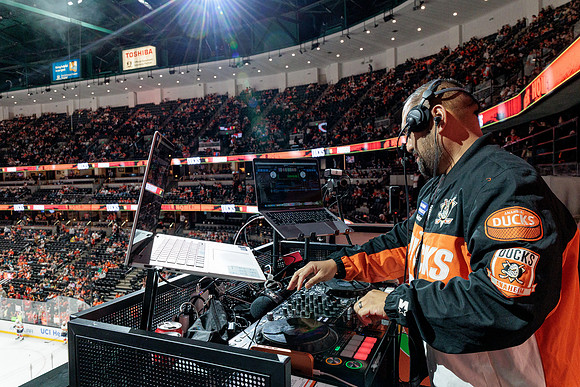 100426_ANAHEIM_DUCKS_RMR15391