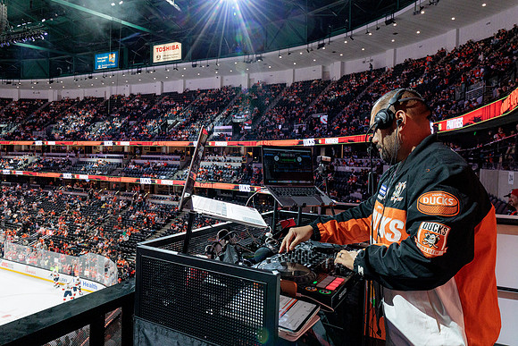 100426_ANAHEIM_DUCKS_RMR15430