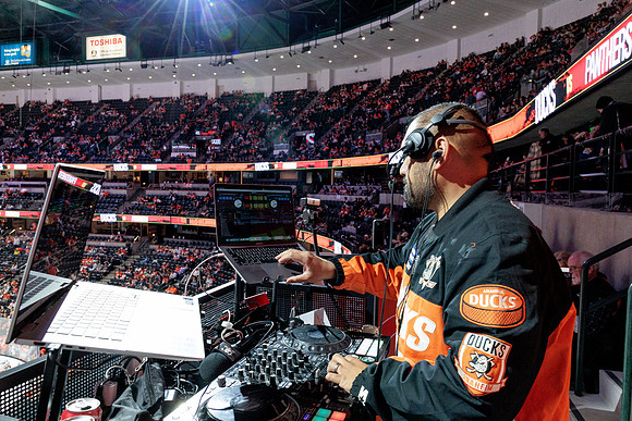 100426_ANAHEIM_DUCKS_RMR15329