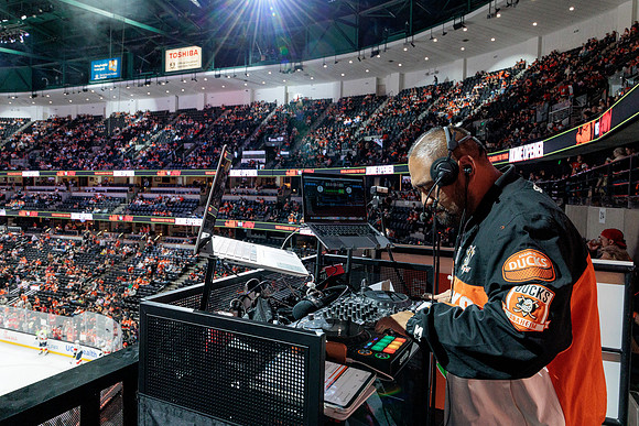 100426_ANAHEIM_DUCKS_RMR15442