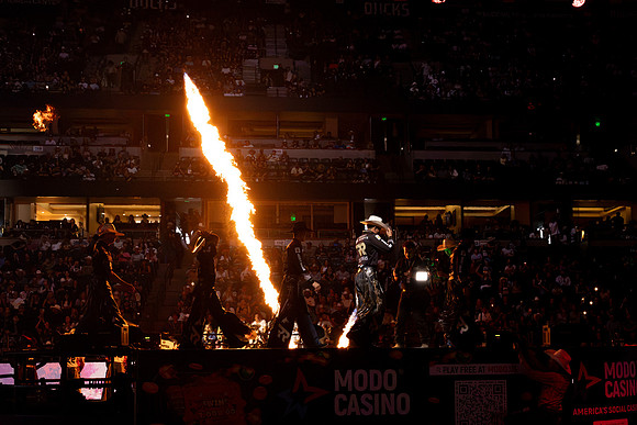 091226_HONDA_CENTER_AD0007