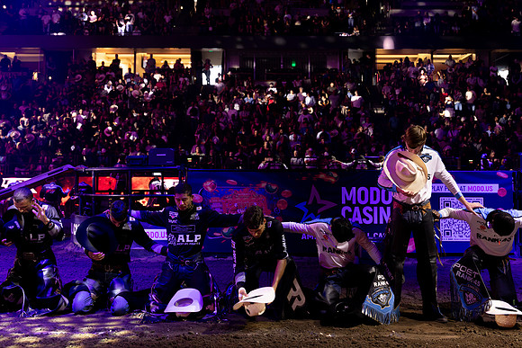 091226_HONDA_CENTER_AD0016