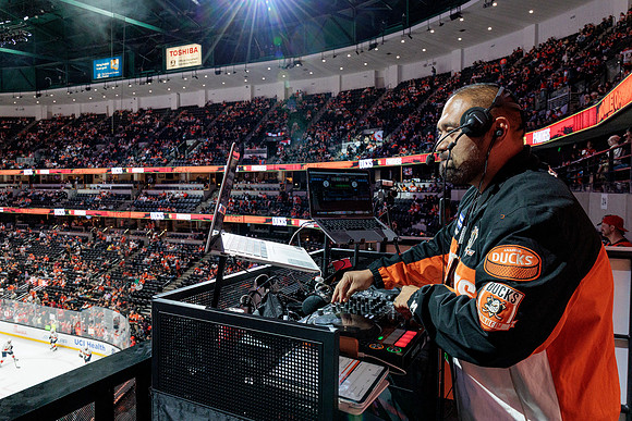 100426_ANAHEIM_DUCKS_RMR15400