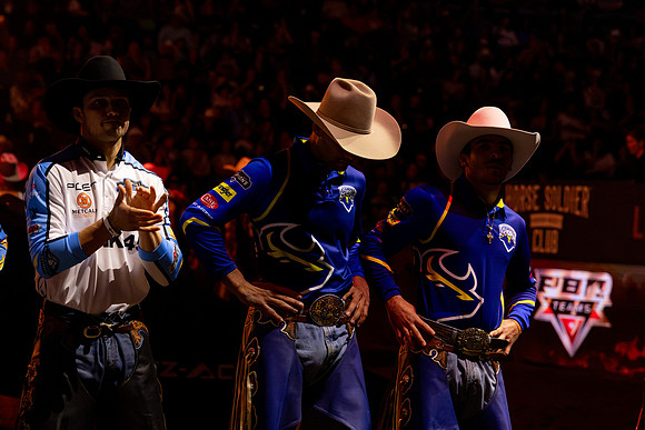 091226_HONDA_CENTER_AD0011