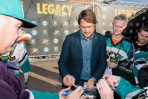 111223_ANAHEIM_DUCKS_0054
