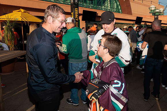 111223_ANAHEIM_DUCKS_0076