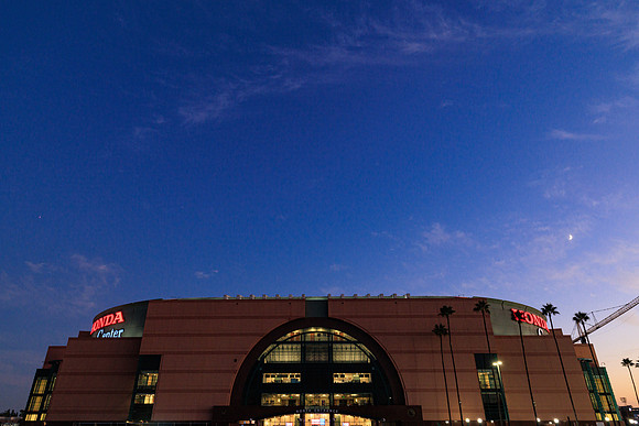 100524_HONDA_CENTER_0048
