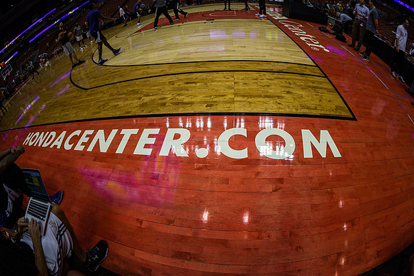 102116_HONDA_CENTER_0111