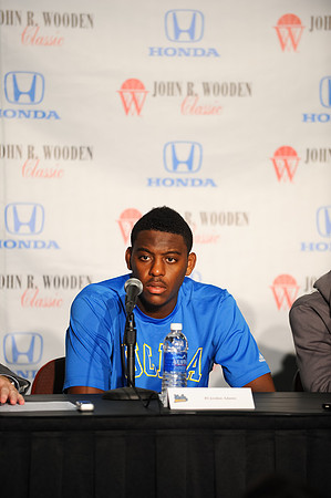 120112_HONDA_CENTER_0303