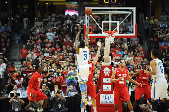 120112_HONDA_CENTER_0085