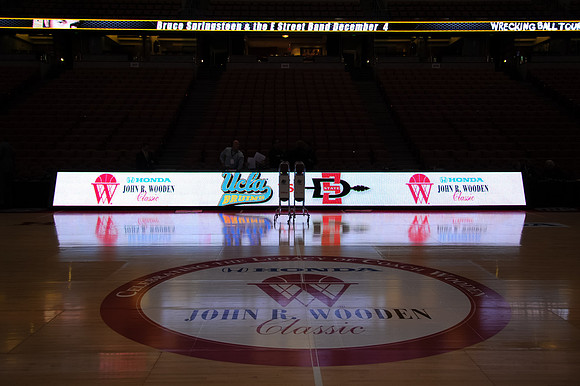 120112_HONDA_CENTER_0010