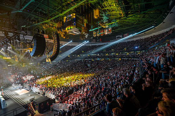 061212_HONDA_CENTER_0236