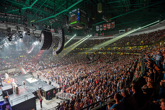 061212_HONDA_CENTER_0240